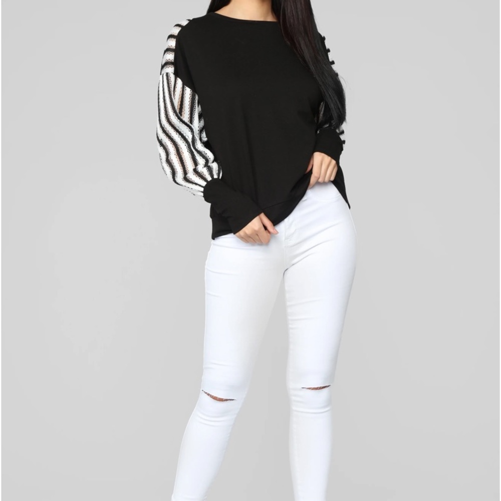 NWT- FASHIONABLE BLACK AND WHITE SWEATSHIRT. - Picture 3 of 5